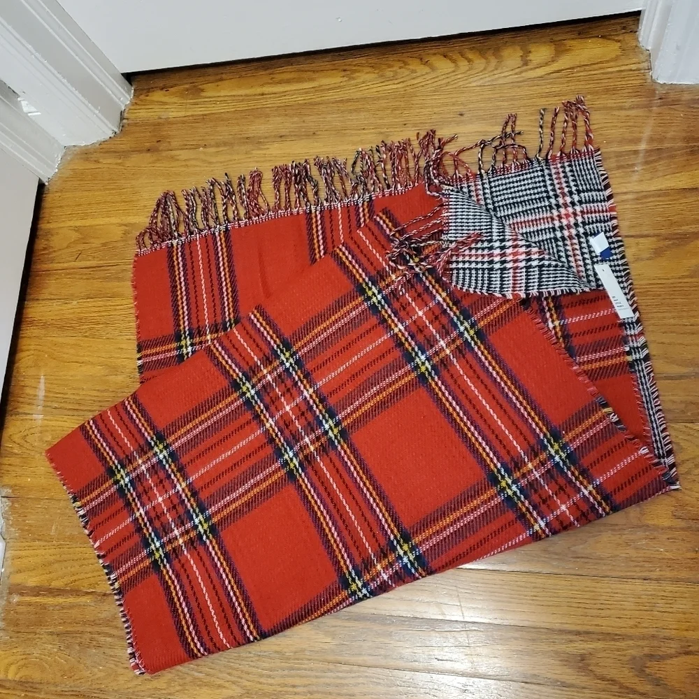 NWT Apt. 9 Reversible Large Wrap/Scarf TARTEN Plaid, Colorful, Warm